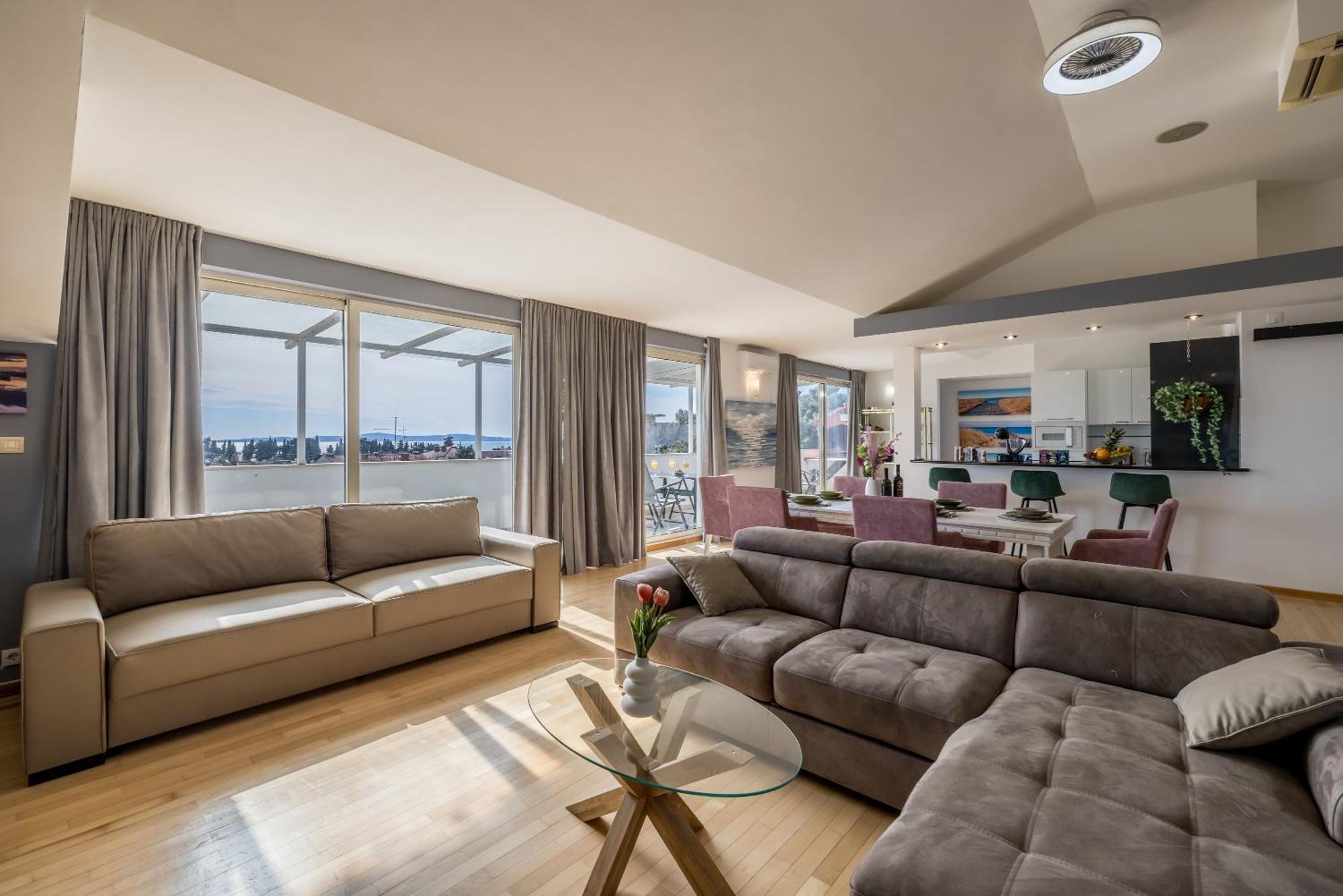 Urban Utopia Penthouse With Private Parking Split Exterior photo