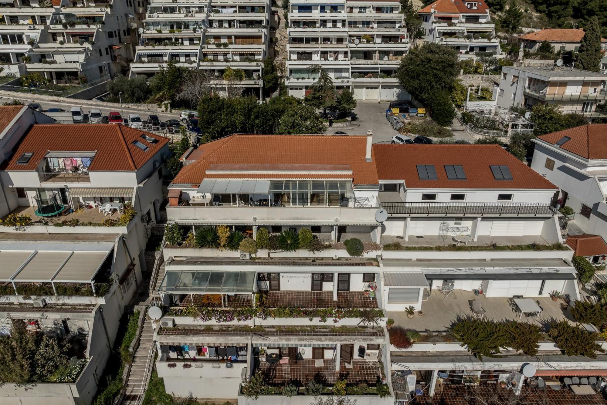 Urban Utopia Penthouse With Private Parking Split Exterior photo